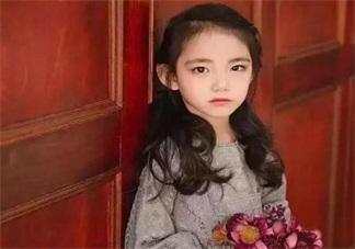 孩子從小化妝竟導(dǎo)致骨齡長至16歲 小孩子應(yīng)該如何化妝