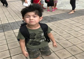 安吉上學(xué)了眼睛居然有點(diǎn)濕潤 安吉上學(xué)去的哪個(gè)學(xué)校