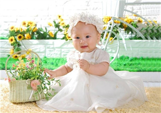 包貝爾罵哭女兒，只因她亂扔東西！怎么管才好？